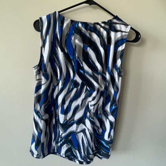 BOGO Patterned sleeveless top - Picture 2 of 4
